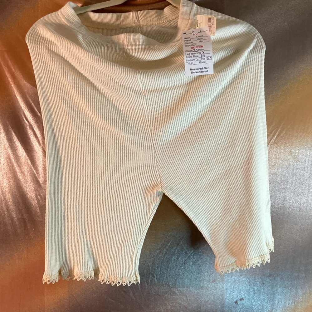Cream waffle weave bloomers. Size small. 25” waist. NWT. Mid thigh. 350